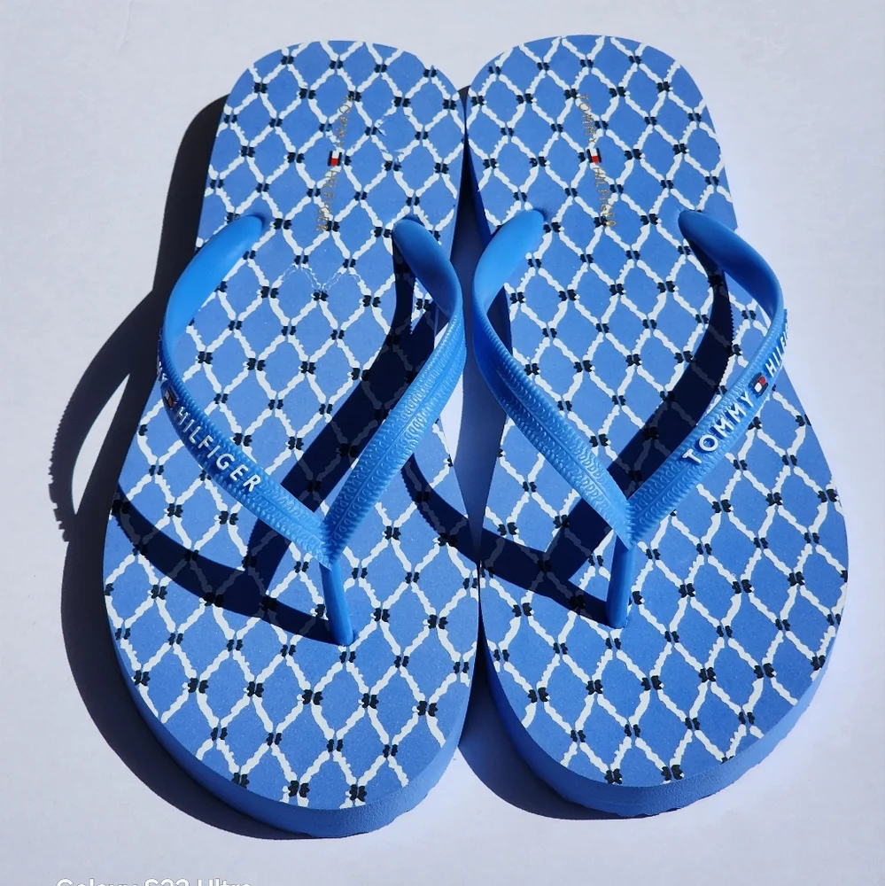 Tommy Hilfiger Women's Stylish Geometric Pattern Blue Flip Flops Size 6
